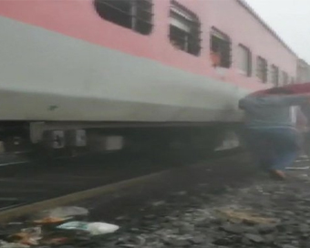 Lokmanya Tilak Express derails in Odisha  