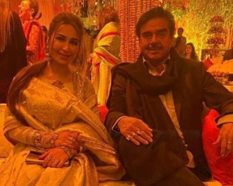 Shatrughan Sinha attends Pak wedding, draws social media ire