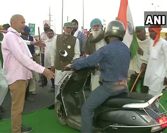 Agitating farmers block NH-24