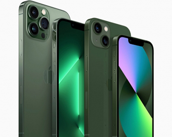 iOS 15.4 set to release next week with new green iPhones