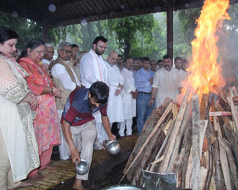 New Delhi: Last rites of former Finance Minister Arun Jaitley underway at Nigambodh Ghat in New Delhi on Aug 25, 2019. (Photo: IANS)