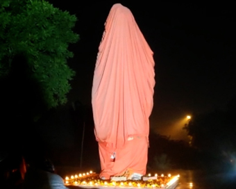 New Delhi: ABVP members light diyas around the yet to be inaugurated statue of Swami Vivekananda which they accused was vandalised by the left students