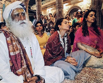 Kangana Ranaut posts picture from Kashi Vishvanath trip