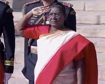 President Murmu unfurls national flag at Kartavya Path