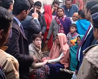 Priyanka visits Bijnor, meets violence victims