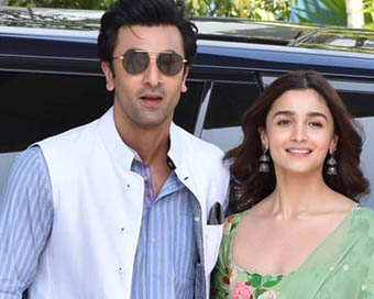 Alia puts an end to break up rumour with Ranbir Kapoor