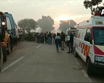 9 including 4 women die in MP bus accident