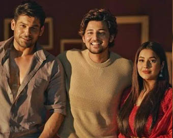 Sidharth Shukla and Shehnaz GIll with singer Darshan Raval