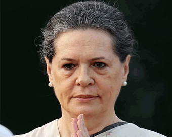 Sonia Gandhi pays obeisance to Guru Gobind Singh
