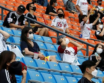 Spectators in mask (file photo)