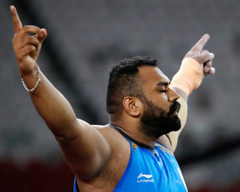 JAKARTA, Aug. 25, 2018 (Xinhua) -- Tajinderpal Singh Toor of India celebrates after men