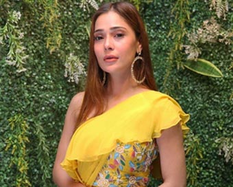 Only the mirror in my washroom and phone gallery see the crazy me : Sara Khan